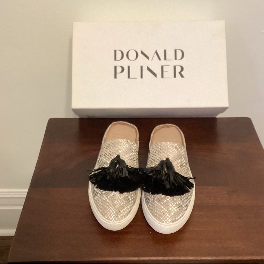 Donald Pliner Great “Python Print” Slip Ons Cream… - image 1